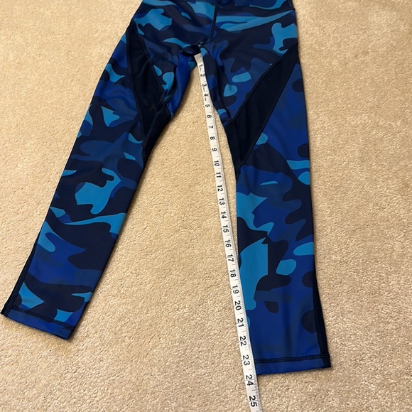 Zyia Active Blue Camo leggings with black mesh inserts size 2 - Picture 6 of 9